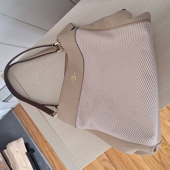 Coach Lexy Shoulder bag Legacy. Jacquard Women’s Cream and Tan Shoulder Bag - Picture 1 of 11
